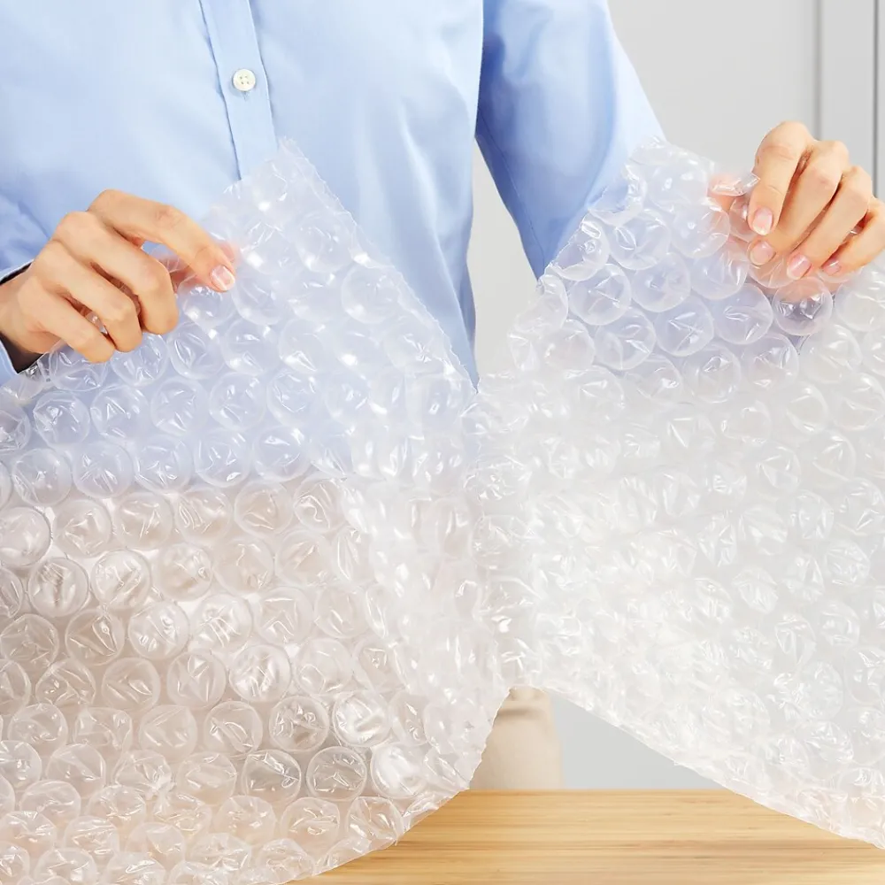 Discount Staples 1/2" Heavy Duty Bubble Roll, 12" x 65' (4069422)